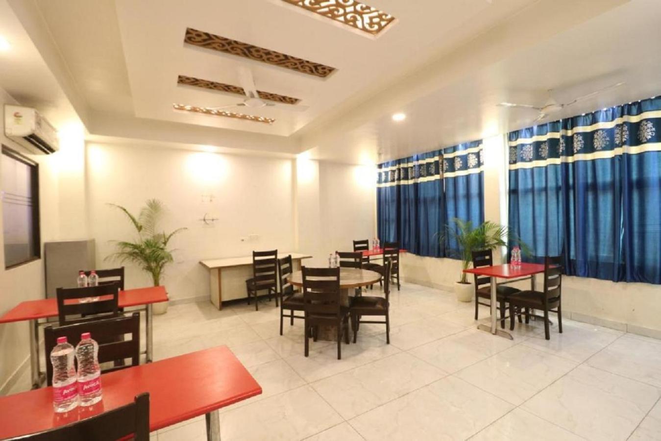 Hotel Skywood At Airport New Delhi Buitenkant foto